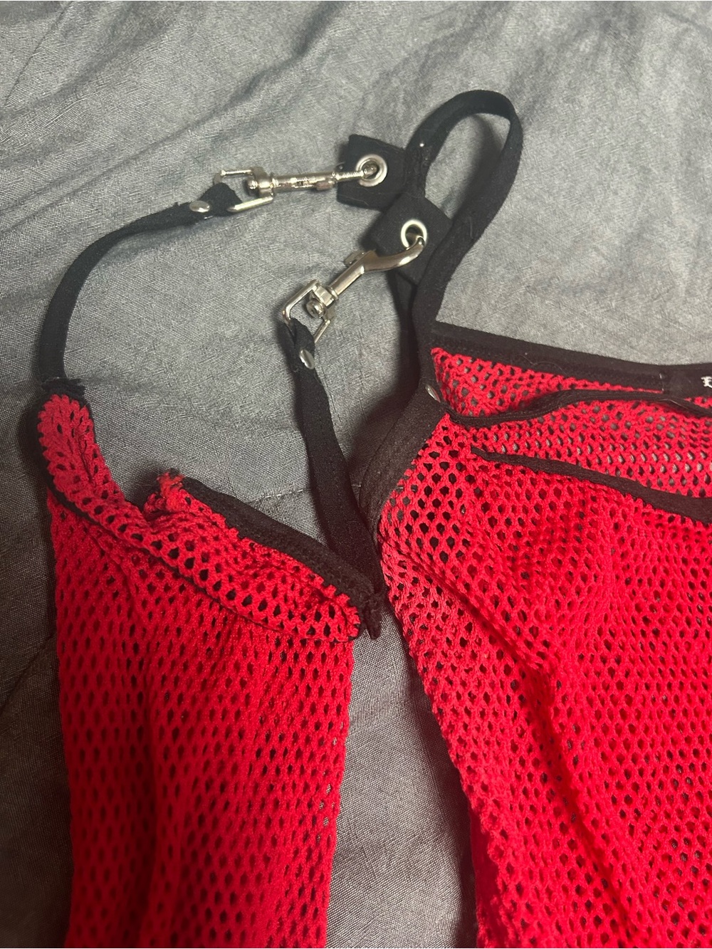 Red Mesh Off-Shoulder Top with Detachable Sleeves LIP SERVICE - Picture 3 of 7